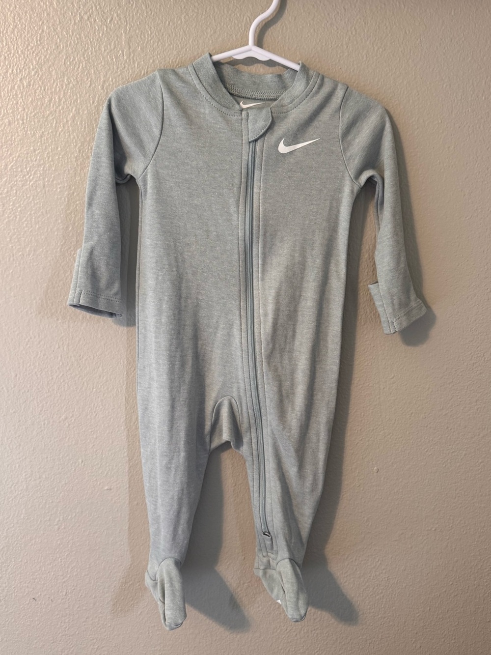 NWOT Nike Sleeper Size 6M